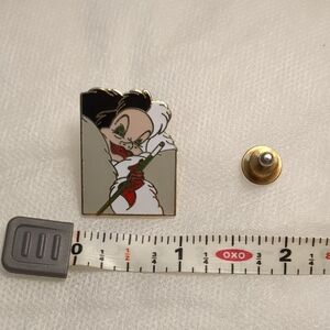 Disney cruella deville from 101 dalmations  Enamel Pin